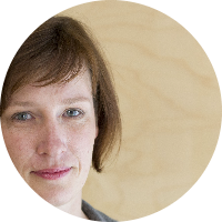 dr. Mojca Nastran